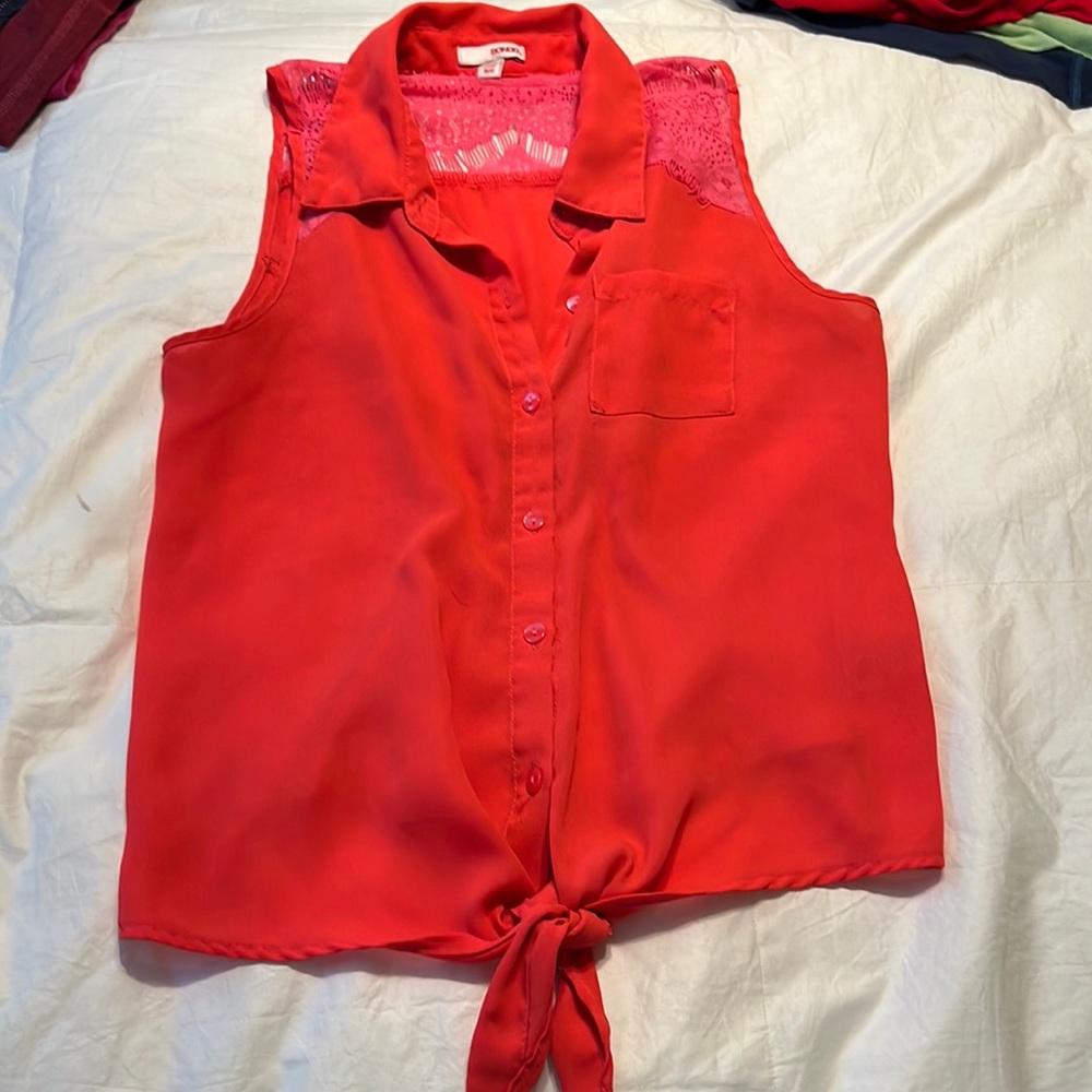 Coral sleeveless shirt. Size S.